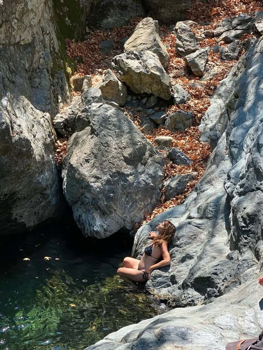 Η Μαρία Κωνσταντάκη ποζάρει τόπλες στη Σαμοθράκη: «Φύση, σώμα και πνεύμα ήταν ένα»