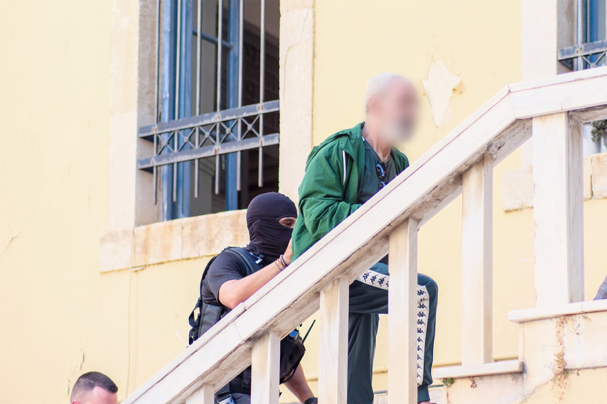 Μαφία της Κρήτης: Απολογούνται οι πρώτοι 17 - Τους περίμεναν συγγενείς τους, οι διάλογοι του κυκλώματος