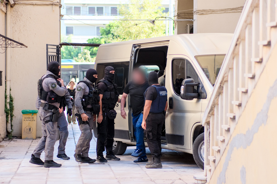 Μαφία της Κρήτης: Απολογούνται οι πρώτοι 17 - Τους περίμεναν συγγενείς τους, οι διάλογοι του κυκλώματος