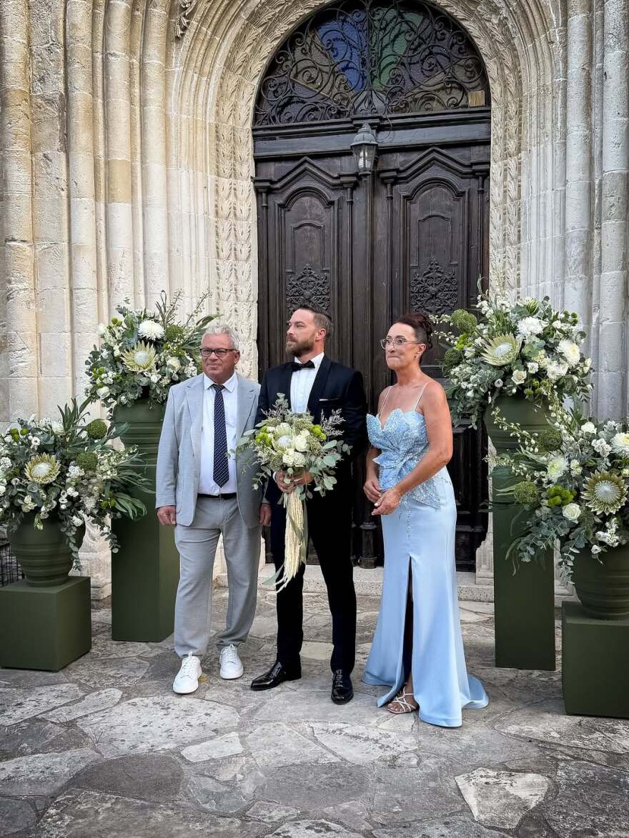 Ο Στέφανος Μιχαήλ και η Νάταλι Κάτερ δημοσίευσαν φωτογραφίες από τον γάμο τους