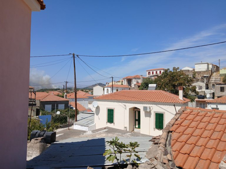 Φωτιά τώρα στη Λέσβο, καίει στην περιοχή Βρίσα - Σηκώθηκαν 6 εναέρια μέσα 
