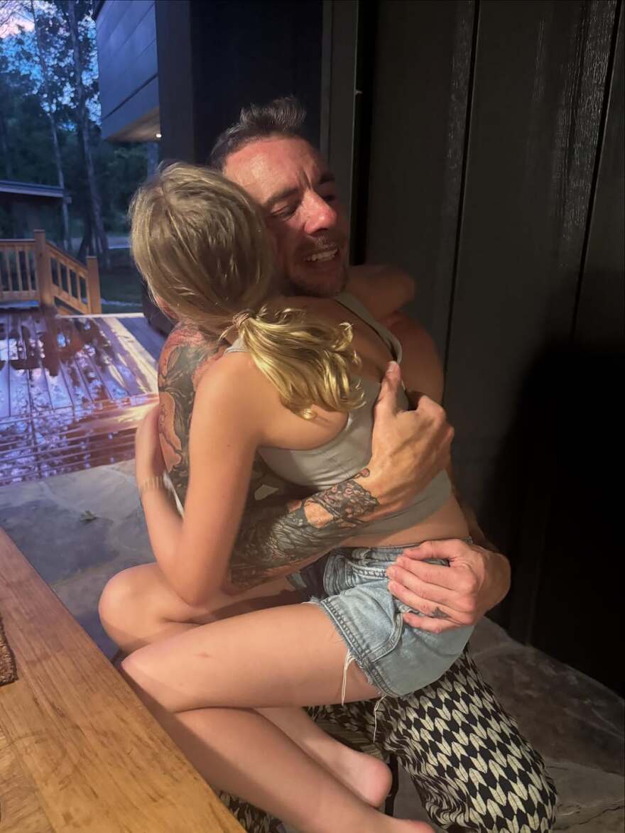 Η Κρίστεν Μπελ γιορτάζει τα 21 χρόνια νηφαλιότητας του Νταξ Σέπαρντ: «Είμαι αιώνια ευγνώμων που σε έχω»