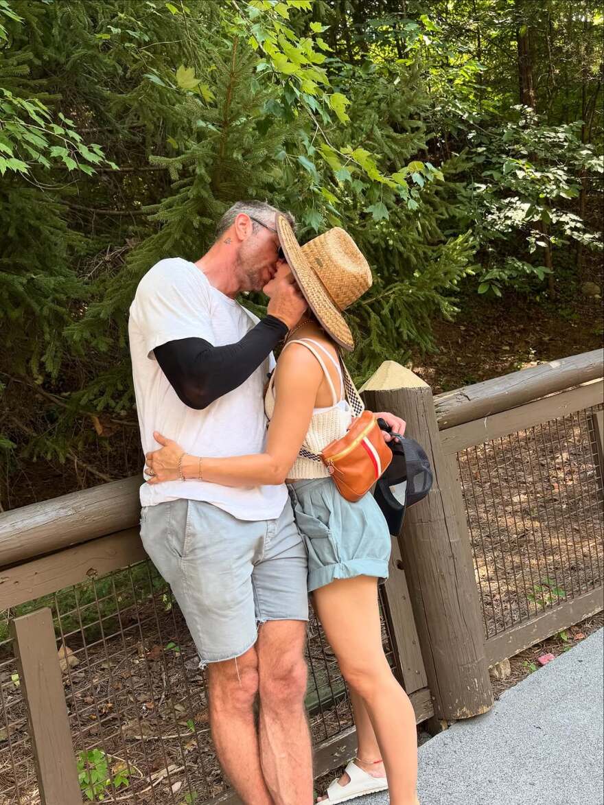 Η Κρίστεν Μπελ γιορτάζει τα 21 χρόνια νηφαλιότητας του Νταξ Σέπαρντ: «Είμαι αιώνια ευγνώμων που σε έχω»