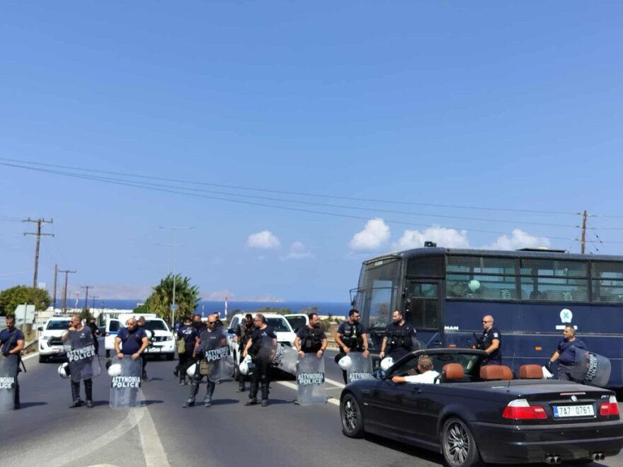 Συγκέντρωση των αγροκτηνοτρόφων στον κόμβο του αεροδρομίου Ηρακλείου