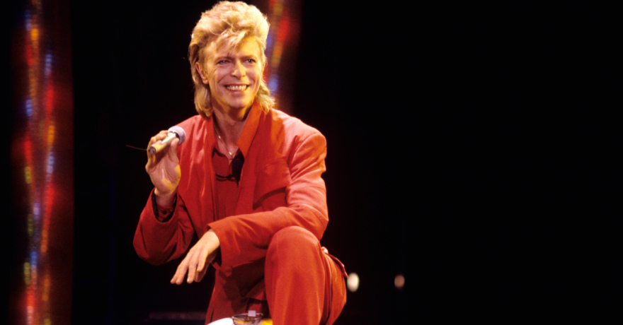 Ο Ντέιβιντ Μπόουι μέσα από τα λόγια του: Aν πιστεύεις πως είσαι «μάτσο» άνδρας, μάλλον δεν αισθάνεσαι και τόσο σίγουρος για τον εαυτό σου