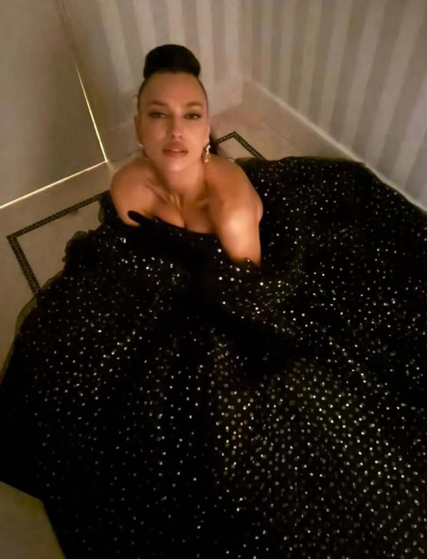 Η Ιρίνα Σάικ αποχαιρετά τον Τζόρτζιο Αρμάνι: «Νιώθω τόσο τυχερή που δούλεψα μαζί σου»