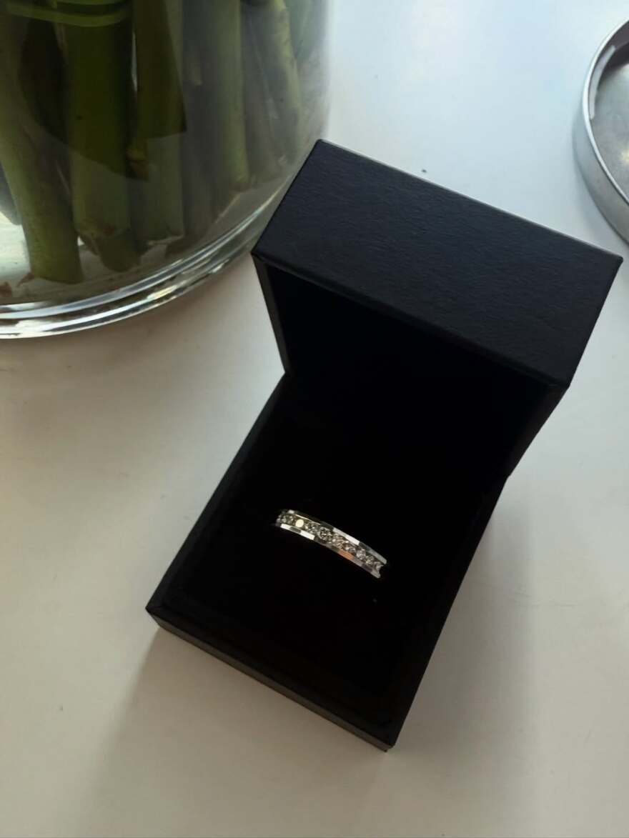 Η Μπέλα Θορν ανέβασε νέες φωτογραφίες από την πρόταση γάμου στον σύντροφό της