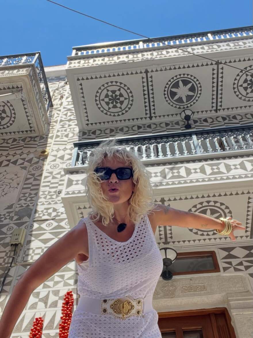 Στη Χίο η Ελεωνόρα Ζουγανέλη - «Η ομορφιά γεννιέται στη συνύπαρξη και όχι από την ομοιομορφία», έγραψε