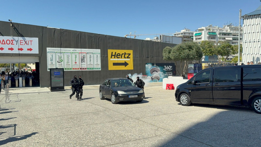 Εντυπωσιακή επίδειξη των ΕΚΑΜ στη 89η ΔΕΘ - Δείτε βίντεο και φωτογραφίες Εντυπωσιακή επίδειξη των ΕΚΑΜ στη 89η ΔΕΘ - Δείτε βίντεο και φωτογραφίες