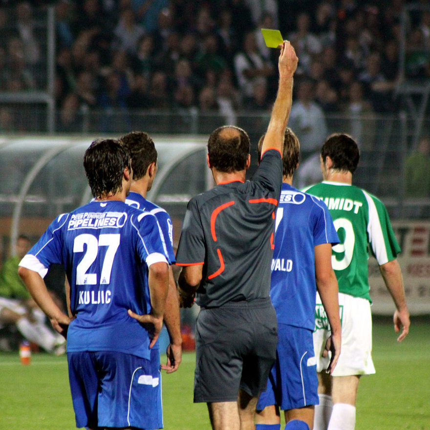 Οι γλωσσολόγοι των γηπέδων: Τα «λαμόγια», το «πούλμαν», ο μυρωδιάς  και άλλα πολλά που πέρασαν στα... λεξικά 