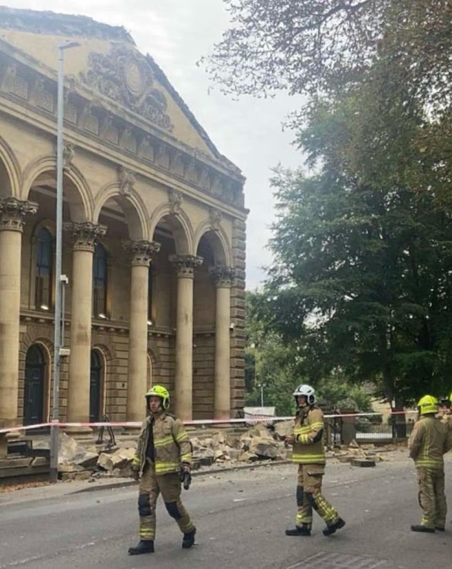 Τρομακτικό βίντεο: Κατέρρευσε βικτωριανός ναός στην Αγγλία - Την τελευταία στιγμή γλίτωσε περαστικός