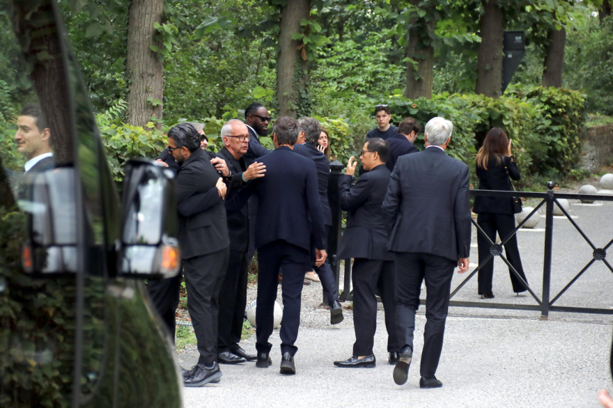 Τζόρτζιο Αρμάνι: Συγγενείς και στενοί φίλοι είπαν το τελευταίο «αντίο» στον θρύλο της μόδας στην ιδιαίτερη πατρίδα του