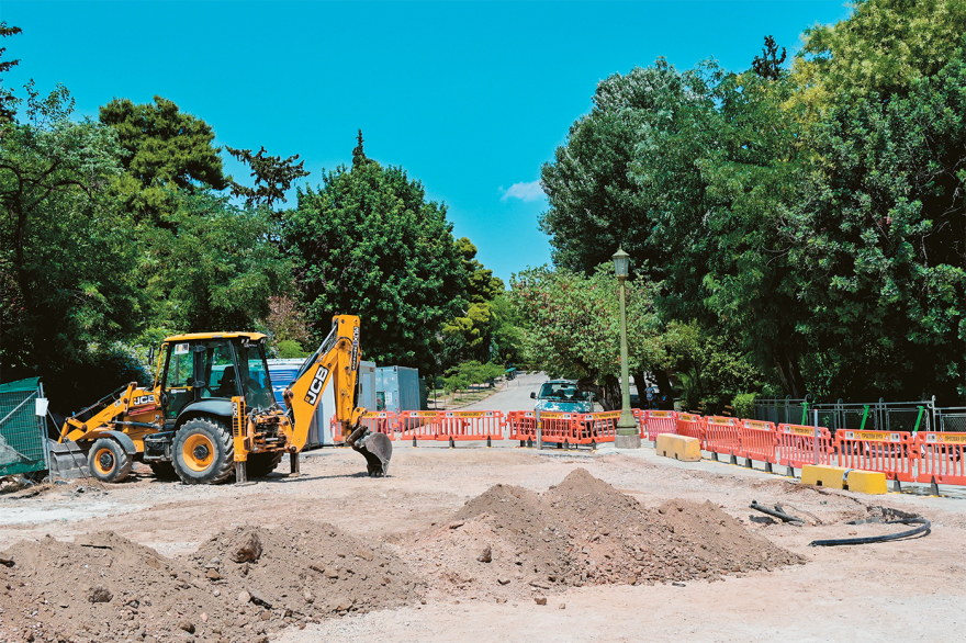 Η ιστορία με τα αρχαία της Βασιλίσσης Όλγας από τον Αδριανό μέχρι  τον... Δούκα - Πεζόδρομος ή αυτοκίνητα; 