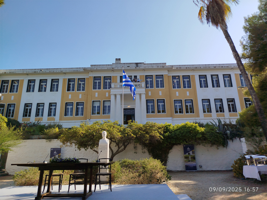 Σπέτσες: Έπεσαν οι υπογραφές για την διάσωση της Οικίας Ανάργυρου