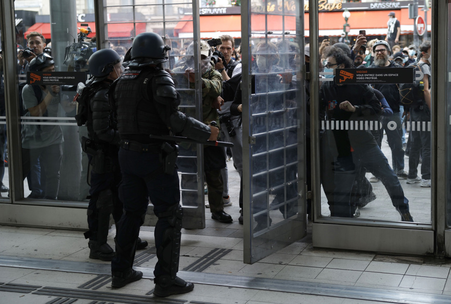 france-protest-_5_