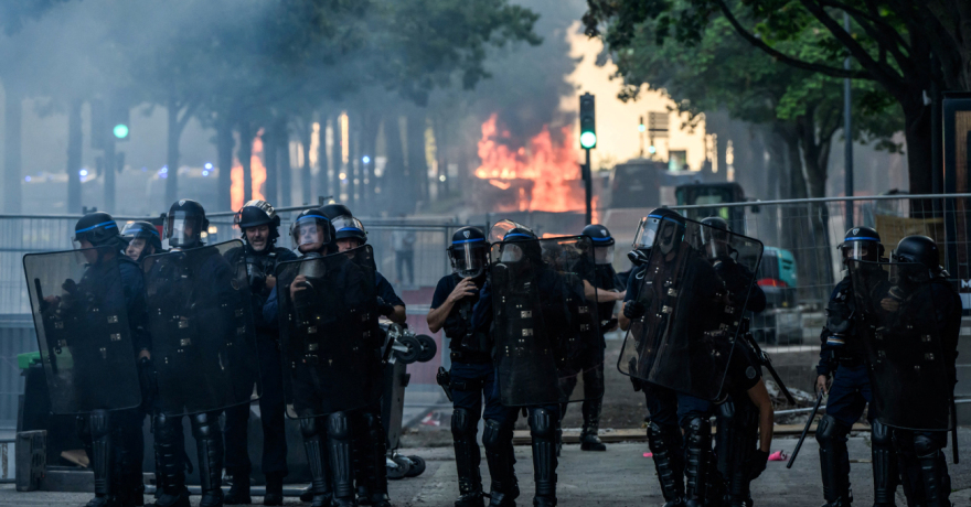 Γαλλία: Οδομαχίες και συλλήψεις, 80.000 αστυνομικοί στους δρόμους - Ακροαριστερές οργανώσεις «βλέπει» ο υπ. Εσωτερικών