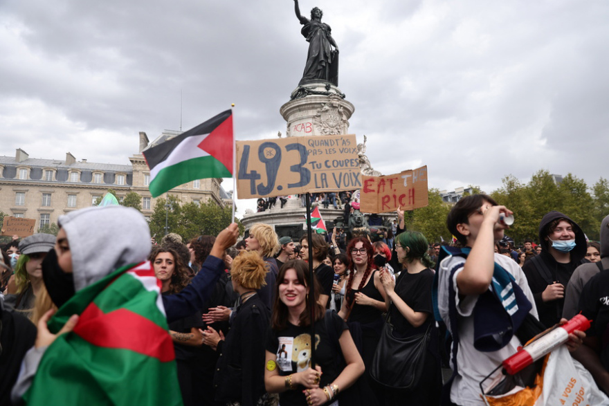 «Φύγε, Μακρόν»: Πάνω από 175.000 Γάλλοι στις διαδηλώσεις – Οδομαχίες, δακρυγόνα και 473  συλλήψεις