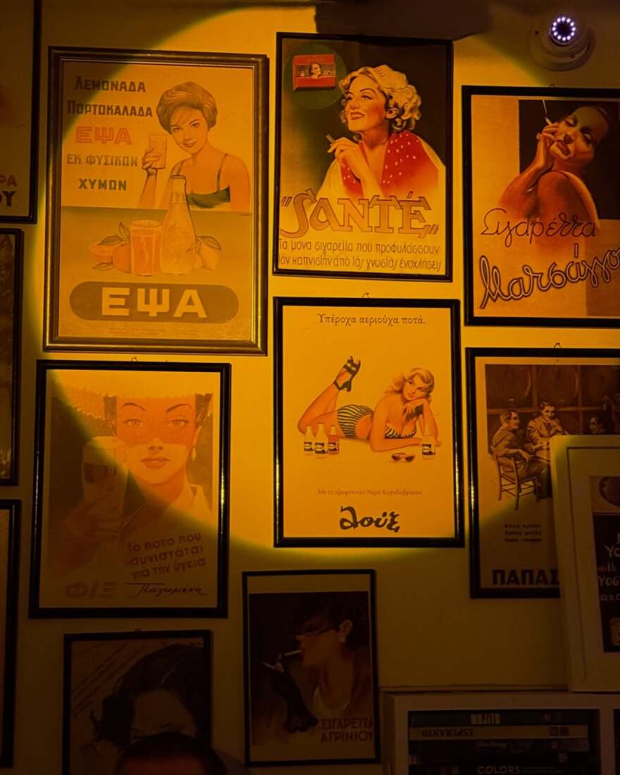 Η Evangelia ποζάρει με μαγιό στις διακοπές της στη Σαντορίνη - Δείτε φωτογραφίες