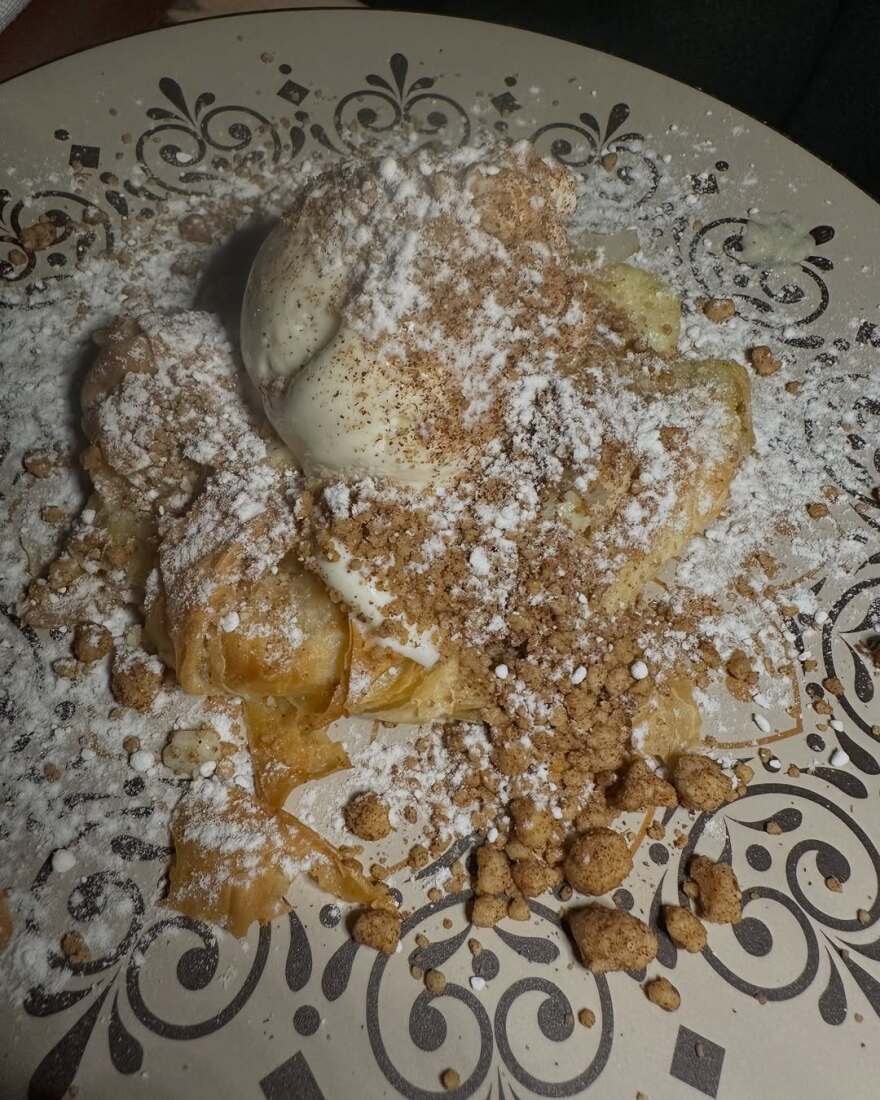 Η Evangelia ποζάρει με μαγιό στις διακοπές της στη Σαντορίνη - Δείτε φωτογραφίες