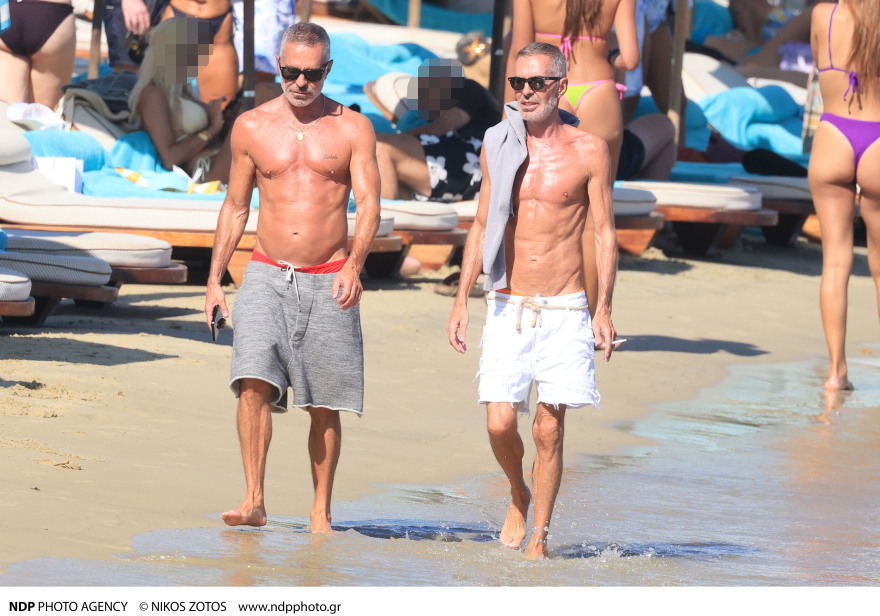 Φωτογραφίες: Τα αδέρφια Dsquared2 απολαμβάνουν τις βουτιές τους στη Μύκονο