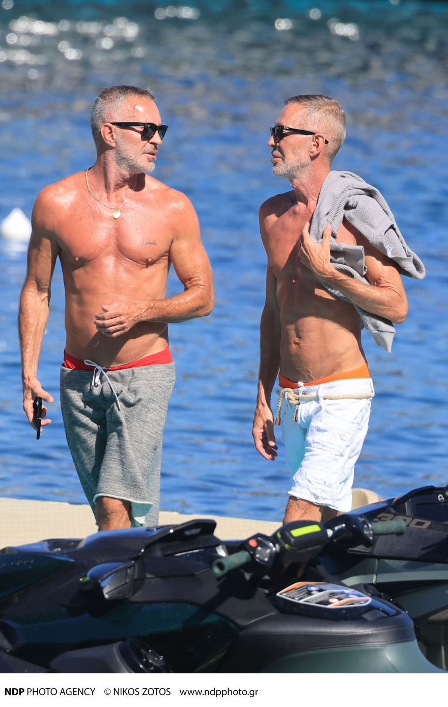Φωτογραφίες: Τα αδέρφια Dsquared2 απολαμβάνουν τις βουτιές τους στη Μύκονο