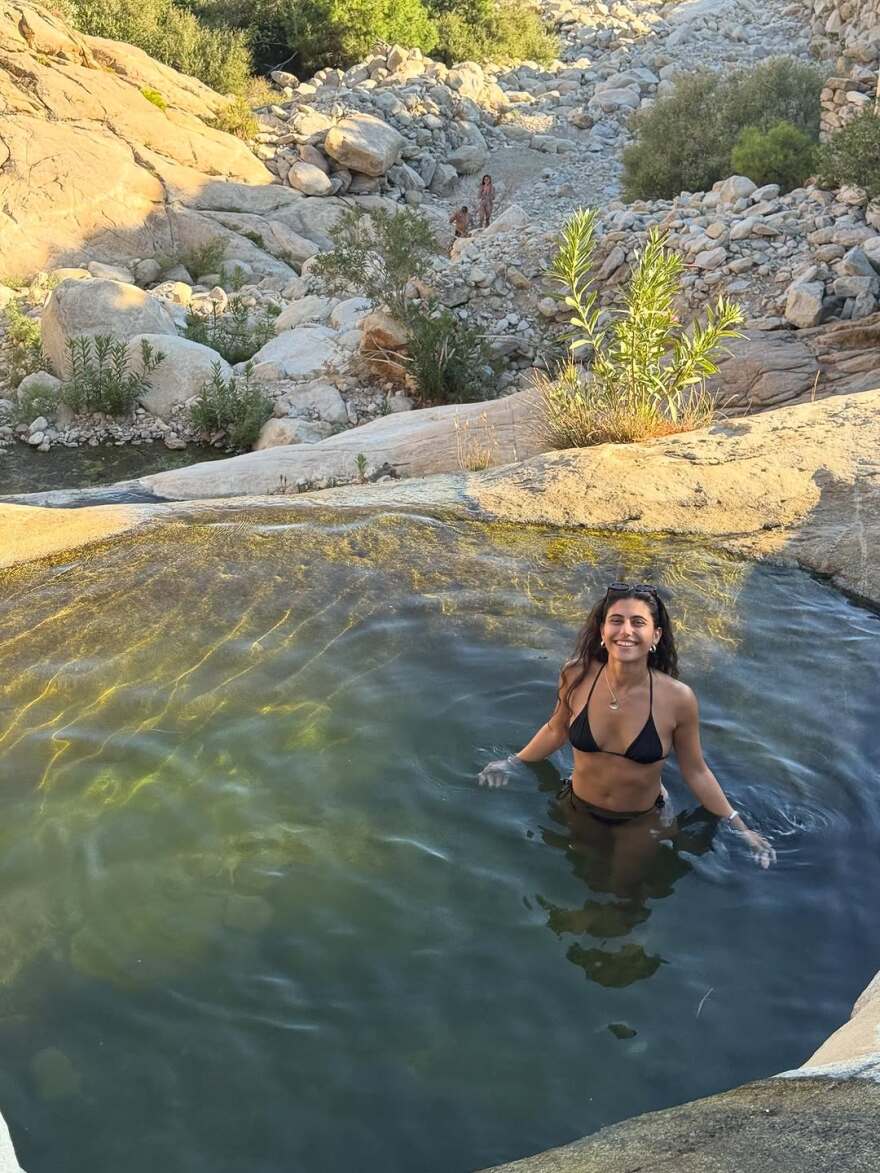 Μαρίνα Σπανού: Εγώ και το μαύρο μου μαγιό, έγραψε η τραγουδίστρια από τη θάλασσα