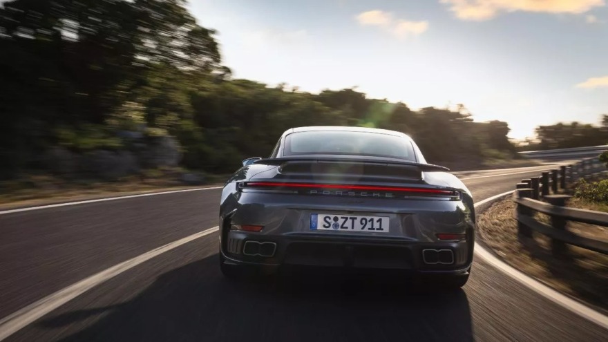 Υβριδική και η νέα Porsche 911 Turbo S