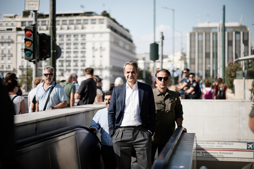 Kyriakos Mitsotakis visited the subway in Syntagma - videos and photos 