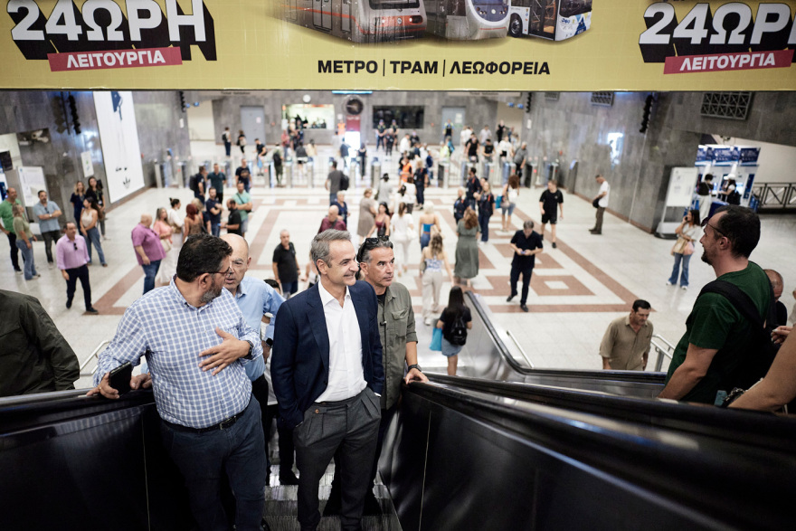 Kyriakos Mitsotakis visited the subway in Syntagma - videos and photos 