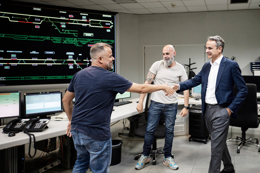 Kyriakos Mitsotakis visited the subway in Syntagma - videos and photos 