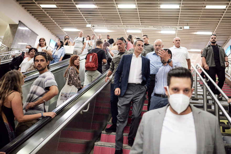 Kyriakos Mitsotakis visited the subway in Syntagma - videos and photos 