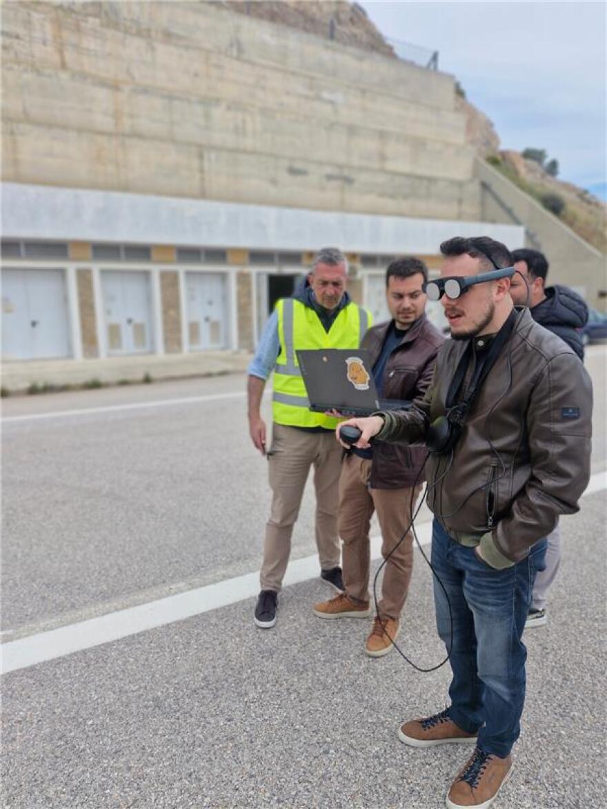 Ολυμπία Οδός: Δοκιμάστηκε αυτόνομο ρομπότ για την επισκευή λακκουβών και ρωγμών - Δείτε βίντεο