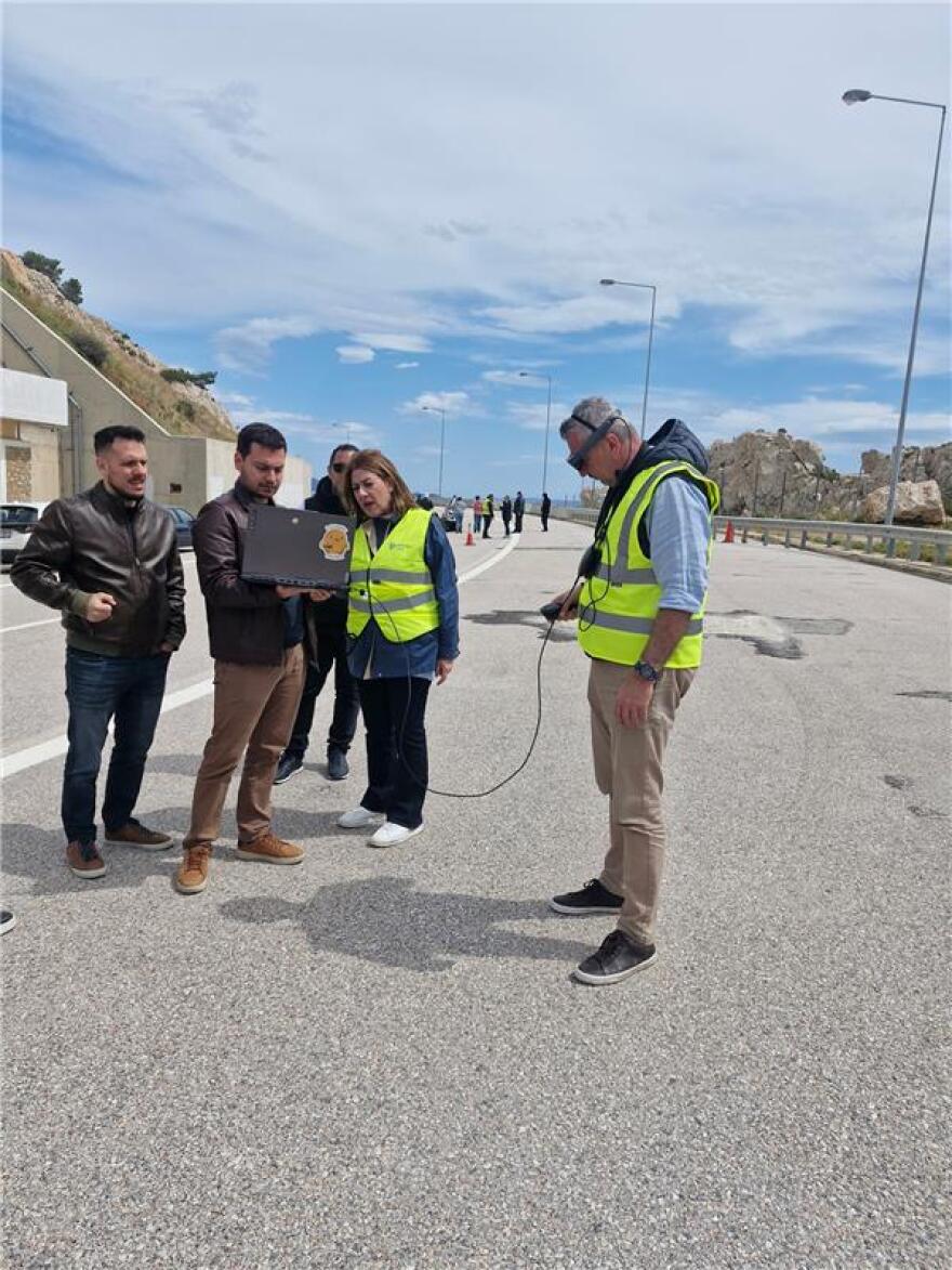 Ολυμπία Οδός: Δοκιμάστηκε αυτόνομο ρομπότ για την επισκευή λακκουβών και ρωγμών - Δείτε βίντεο