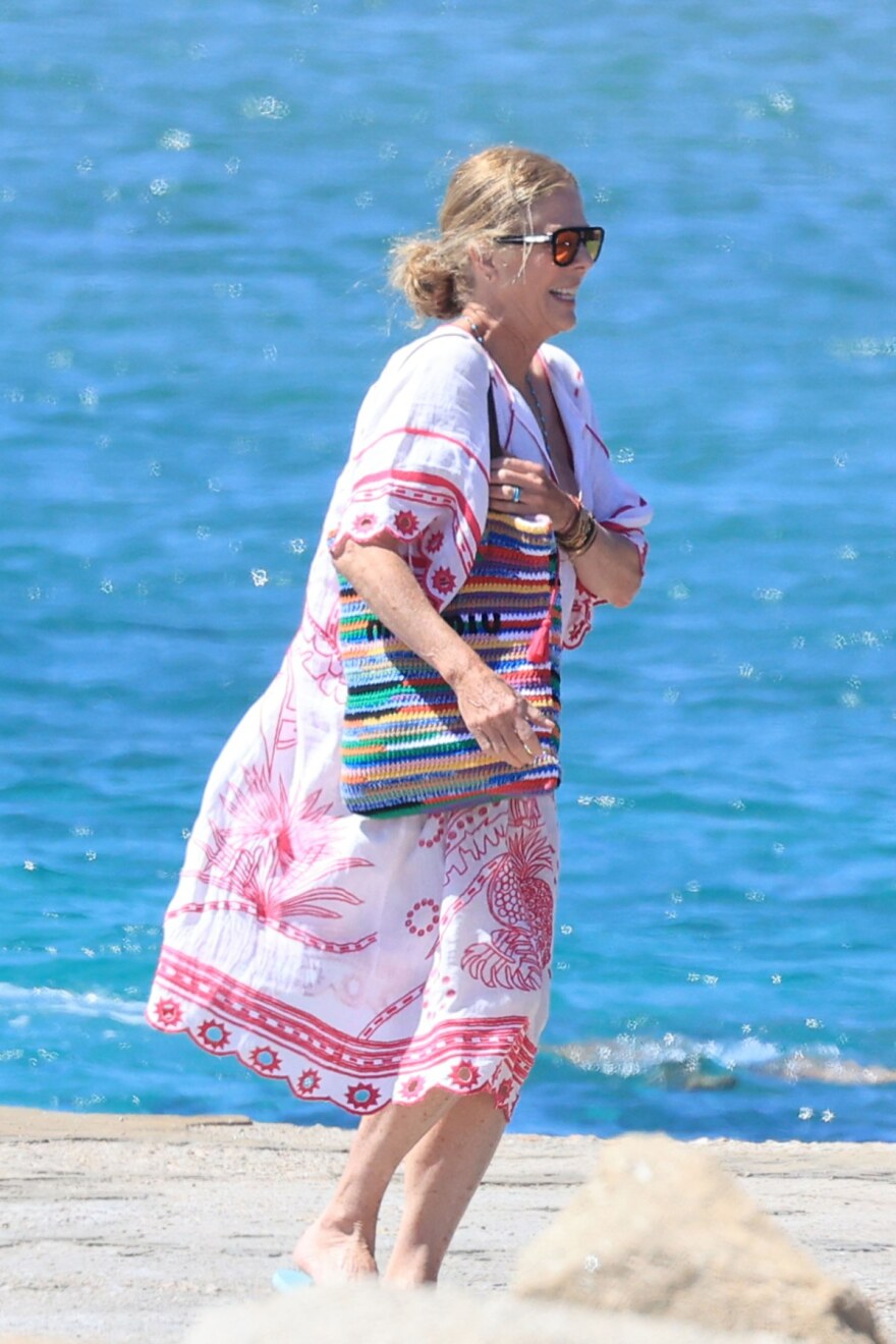 Η Ρίτα Γουίλσον έκανε διακοπές στη Μύκονο - Δείτε φωτογραφίες
