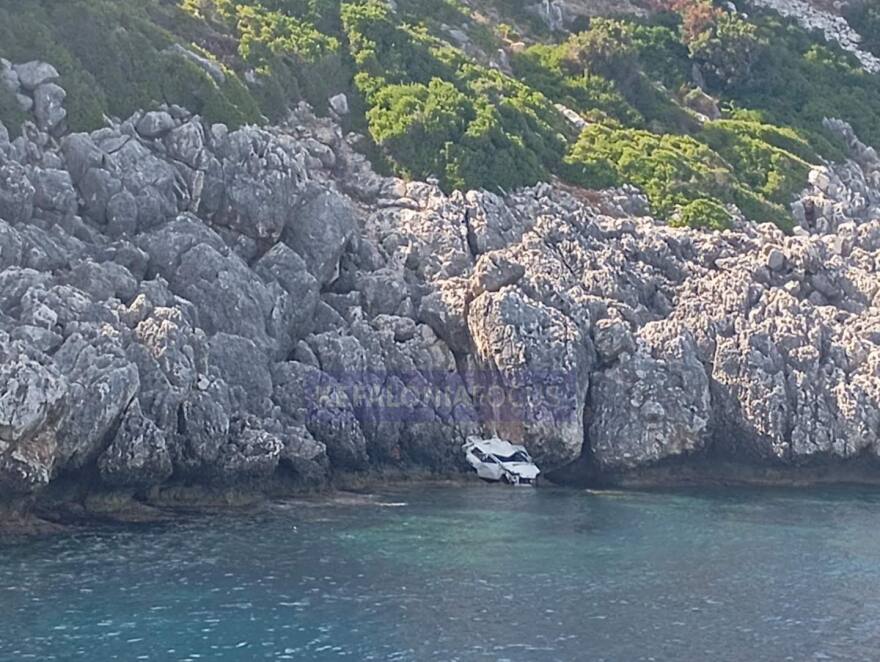 Τραγικός θάνατος για 23χρονο που έπεσε με το όχημα του από γκρεμό στην Κεφαλονιά