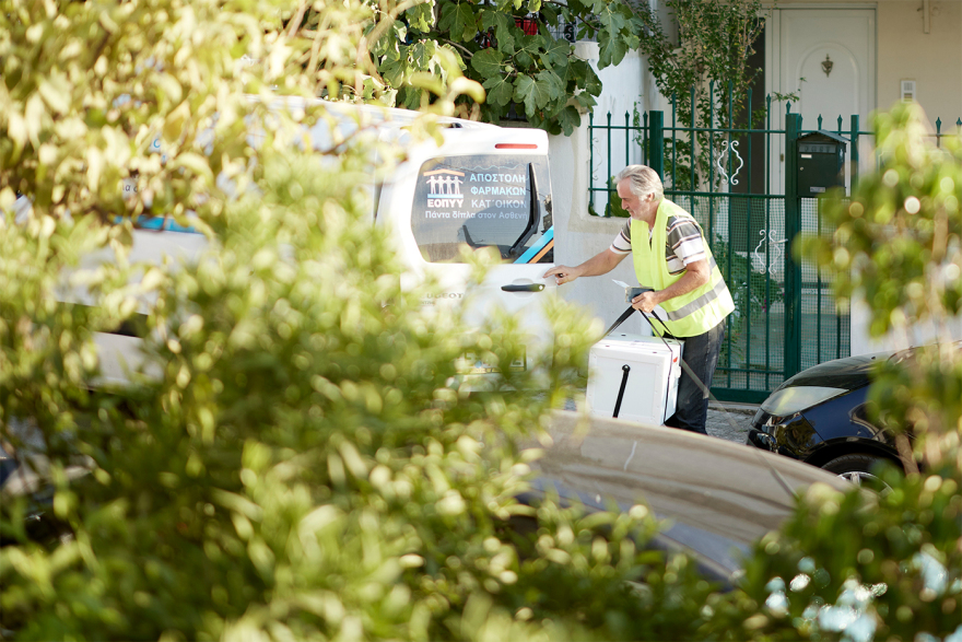 O Μητσοτάκης επισκέφθηκε δικαιούχο του προγράμματος κατ’ οίκον παράδοσης Φαρμάκων Υψηλού Κόστους