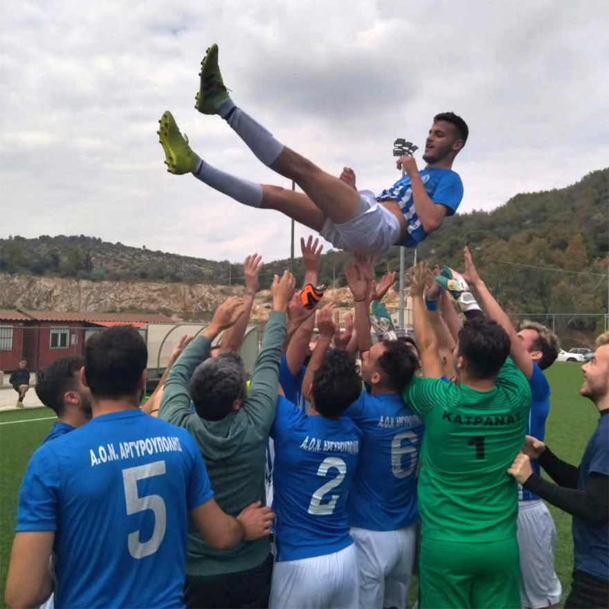 Σοκ στην Κεφαλονιά με τον θάνατο του 23χρονου Νίκου σε τροχαίο - Επέστρεφε σπίτι από τη δουλειά του