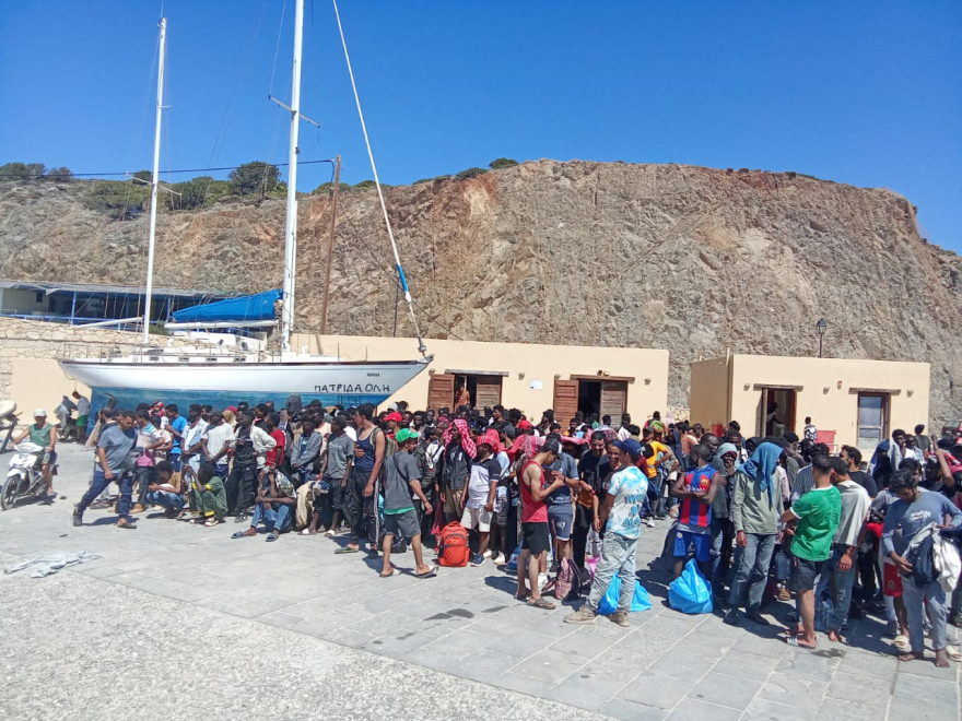 Πάνω από 800 μετανάστες σε μία ημέρα έφτασαν σε Κρήτη και Γαύδο – Σε οριακό σημείο οι δομές, δείτε βίντεο και φωτογραφίες
