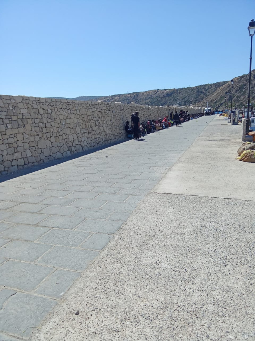 Πάνω από 800 μετανάστες σε μία ημέρα έφτασαν σε Κρήτη και Γαύδο – Σε οριακό σημείο οι δομές, δείτε βίντεο και φωτογραφίες
