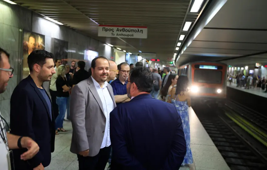 Χιλιάδες επιβάτες «αγκάλιασαν» την πρεμιέρα της 24ωρης λειτουργίας του μετρό - Κυρανάκης: «Οι νέοι θα γυρίζουν με ασφάλεια στο σπίτι τους»