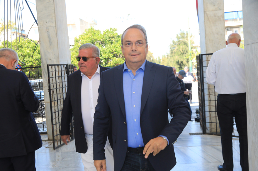 Μνημόσυνο για τη Λένα Σαμαρά - Οικογένεια και φίλοι βρέθηκαν στο Α’ Νεκροταφείο, δείτε βίντεο