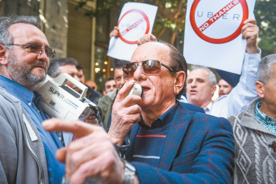 Θύμιος Λυμπερόπουλος: Ο «πατέρας» της... κίτρινης φυλής σε νέες περιπέτειες - Απεργία μέχρι τις 18:00 σήμερα για τα ταξί

