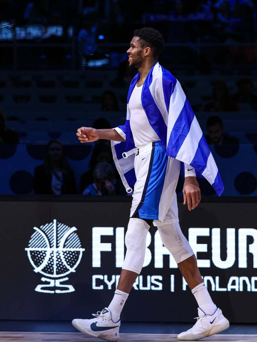 Η συγκλονιστική πρώτη ανάρτηση του Γιάννη Αντετοκούνμπο μετά το χάλκινο μετάλλιο – Οι συγκινητικές φωτογραφίες Η συγκλονιστική πρώτη ανάρτηση του Γιάννη Αντετοκούνμπο μετά το χάλκινο μετάλλιο – Οι συγκινητικές φωτογραφίες
