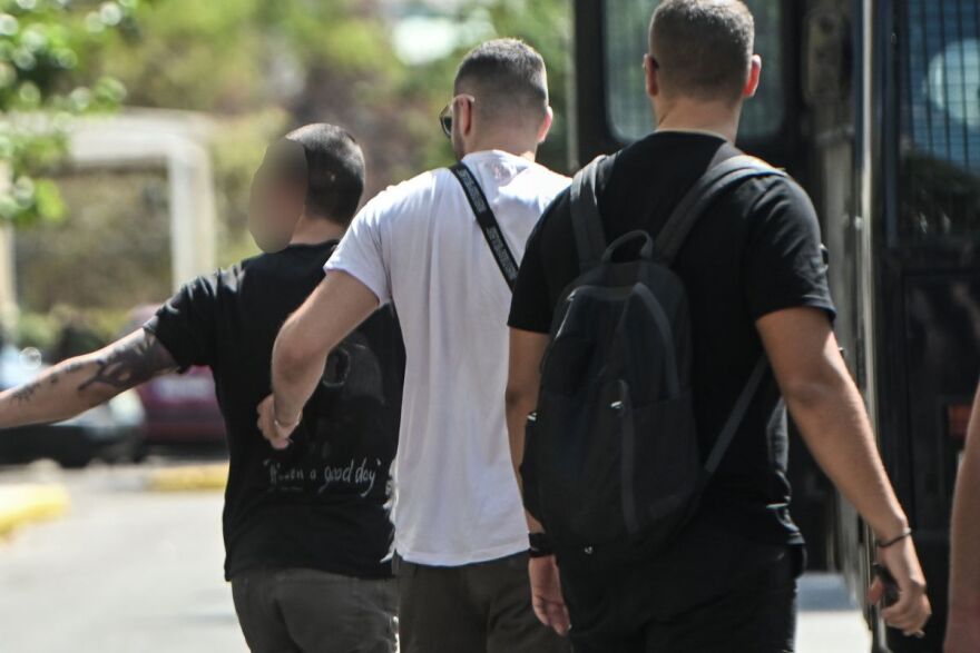 «Η δράση φέρνει αντίδραση, η ψυχολογία του είναι χάλια», λέει η μητέρα του Γιάννη Μάλαμα μετά τη σύλληψη του μουσικού