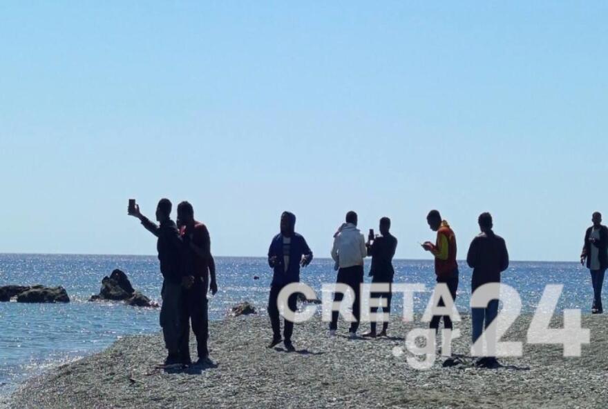 Πάνω από 1.000 μετανάστες στη δομή της Αγυιάς Κρήτης ενώ συνεχίζουν να φτάνουν βάρκες