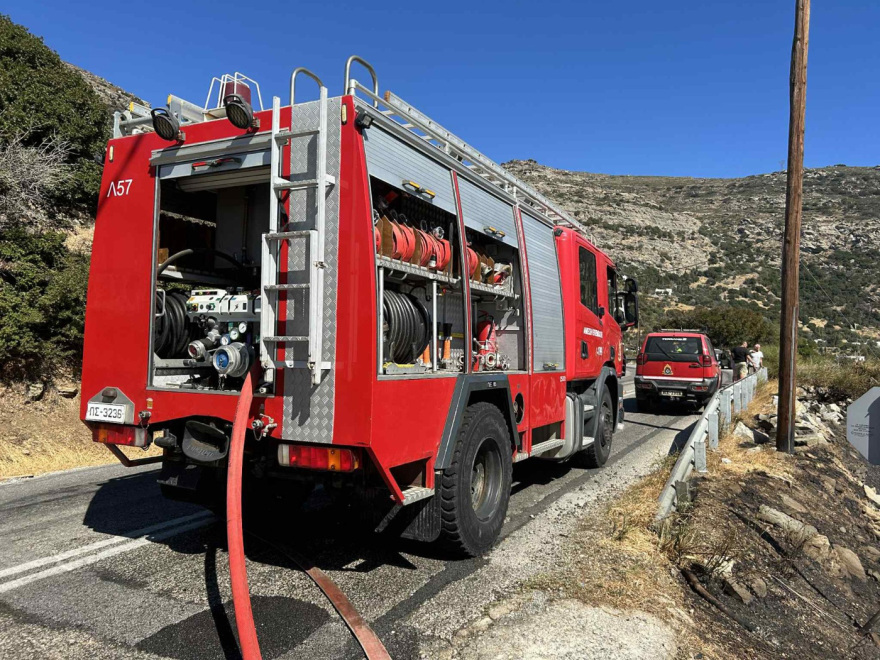 Καλύτερη η εικόνα της φωτιάς στην Παλαιόπολη Άνδρου - 112 για ετοιμότητα, δείτε φωτογραφίες