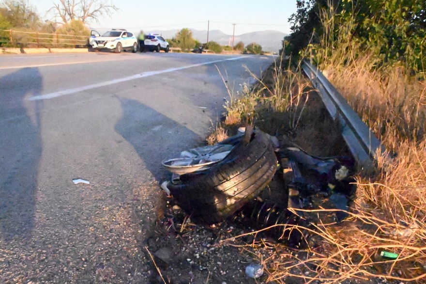 Τροχαίο με τρεις τραυματίες σε επαρχιακή οδό του Ναυπλίου - Δείτε φωτογραφίες
