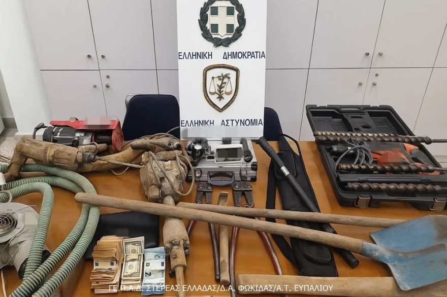 Φωκίδα: Είχαν σκάψει τούνελ 12 μέτρων κοντά σε αρχαιολογικό χώρο - Δύο συλλήψεις