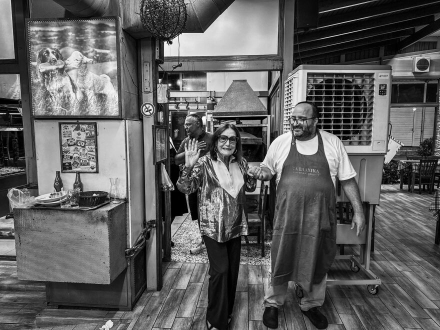 Νάνα Μούσχουρη και Νίκος Αλιάγας στα Βλάχικα της Βάρης
