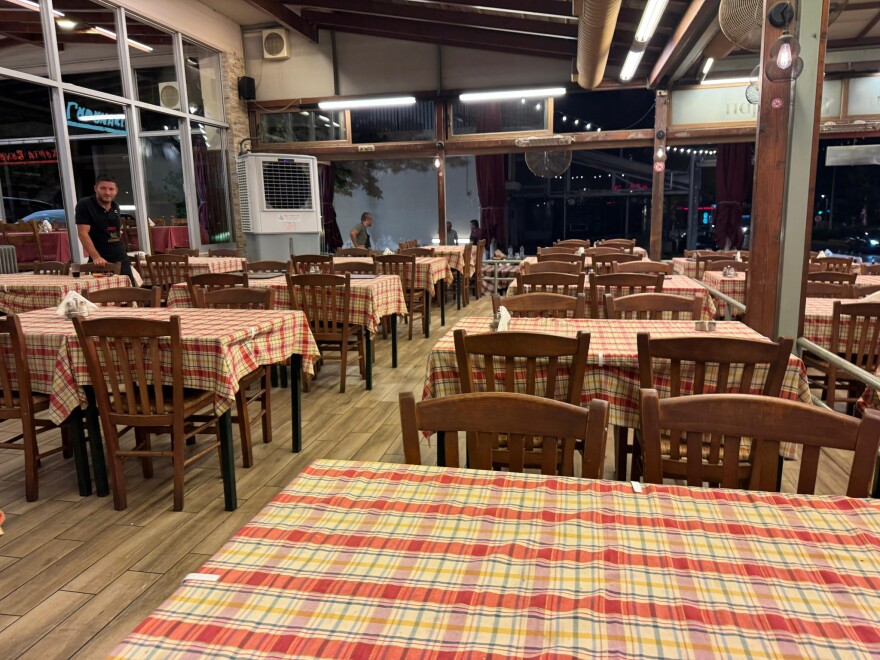 Νάνα Μούσχουρη και Νίκος Αλιάγας στα Βλάχικα της Βάρης
